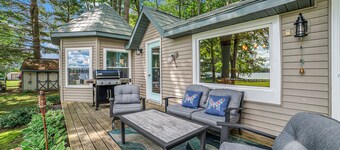 Family Fun on Otsego Lake - HUGE yard, kayaks, paddleboards, zip line and more!