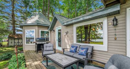 Family Fun on Otsego Lake - HUGE yard, kayaks, paddleboards, zip line and more!