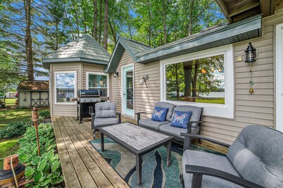 Family Fun on Otsego Lake - HUGE yard, kayaks, paddleboards, zip line and more!