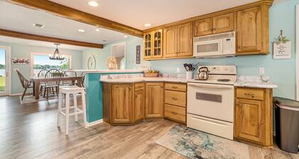 Family Fun on Otsego Lake - HUGE yard, kayaks, paddleboards, zip line and more!