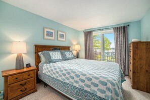 4 bedrooms, desk, travel cot, free WiFi