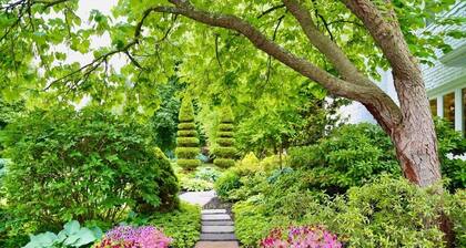 Haute Couture Experience, 7 min. drive to PGA!