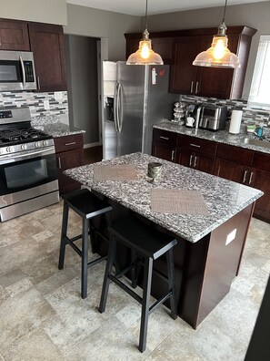 冰箱、微波炉、烤箱、炉灶