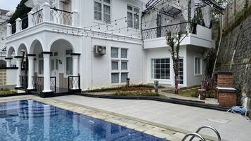 Premier Villa, 4 Bedrooms, Private Pool, Mountain View | Egyptian cotton sheets, premium bedding, pillow-top beds, in-room safe