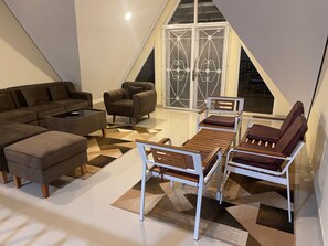 Vila real, 4 quartos, piscina particular, vista para o lago | Comodidades do quarto