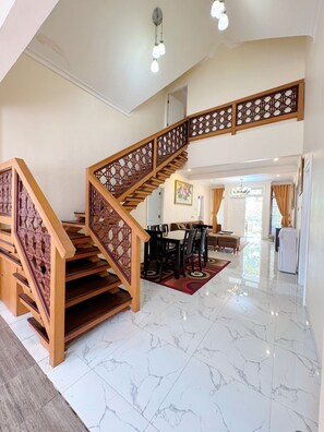 Exclusive Villa, 4 Bedrooms, Balcony, River View | In-room dining