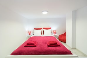 1 bedroom, iron/ironing board, free Internet - happy home Budapest RED   Central located apartment with 80  039 s pinball machine (Buapest)
