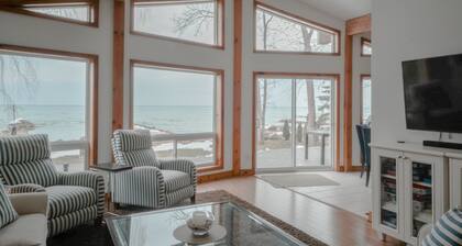 Peak to Shore - Waterfront Cottage Located in Thornbury ON