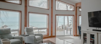 Peak to Shore - Waterfront Cottage Located in Thornbury ON