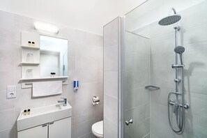 Bathroom - RES City Residence Hotel Budapest (Budapest)
