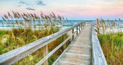 1-Min walk to Beach! Ocean Views, Hot Tub