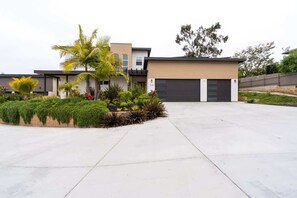 Property grounds - Oceanside Oasis: Fire Mountain Retreat (Oceanside)