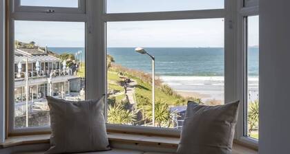 Spacious House w/ Sea Views Opposite Beach