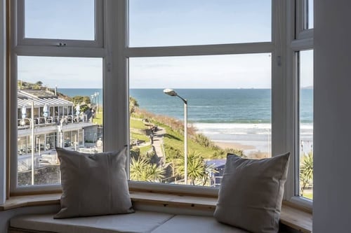 Spacious House, Sea Views Opposite Beach
