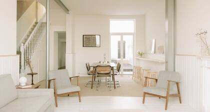 Spacious House, Sea Views Opposite Beach