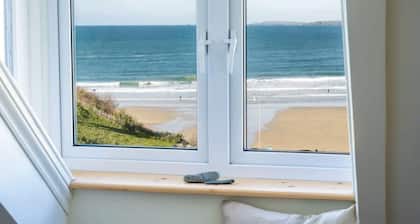 Spacious House w/ Sea Views Opposite Beach