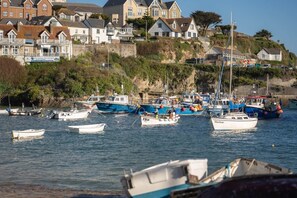 Marina - Spacious House w/ Sea Views Opposite Beach (Newquay)
