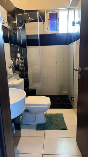 Dusche, Handtücher, Seife, Shampoo