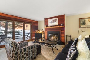 TV, fireplace - Beautiful 2 Bedroom Condo with amazing amenities and hiking right at your door! (Silverthorne)
