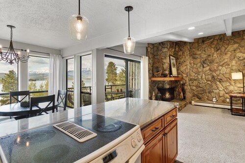 Updated 2BR in the heart of Dillon! Walk right across the street to the Amphithe