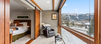 Modern 3BR Townhome, 100 Yards to the American Flyer Chair!