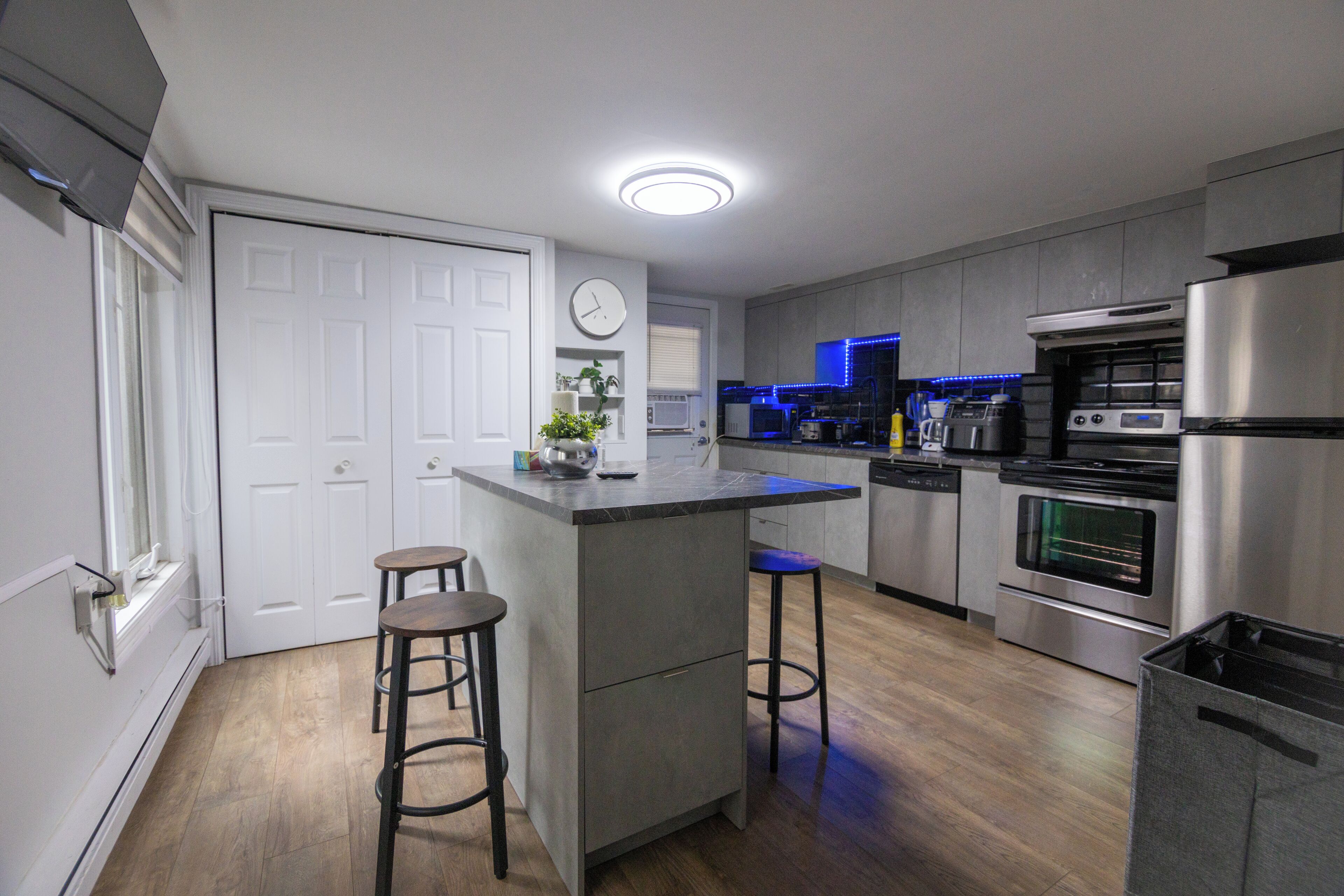 冰箱、微波炉、烤箱、炉灶