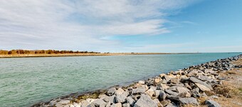 Inviting abode near the canal with a wood-burning fireplace, grill, & W/D