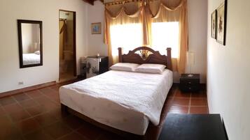 4 bedrooms, WiFi, bed sheets