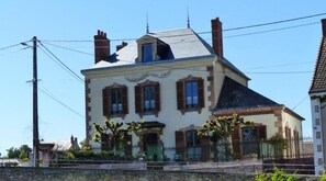 Front of property - Aux Baboteurs GDF (Vallon-en-Sully)