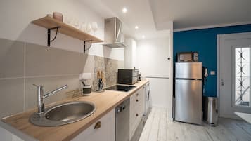 Réfrigérateur, micro-ondes, four, lave-vaisselle