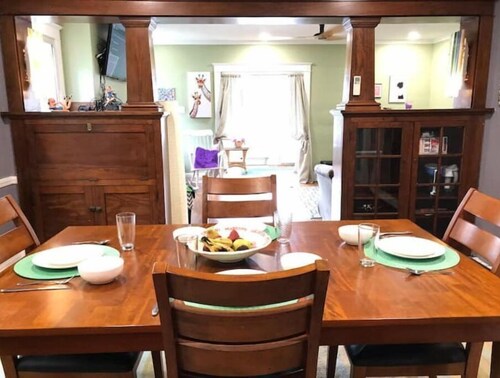 Charming vintage apt in quiet neighborhood