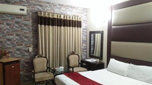 Iron/ironing board, WiFi (free) - HOTEL TOURIST INN (Lahore)