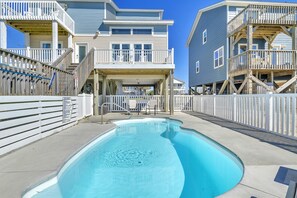 Pool / Exterior - Oceanfront