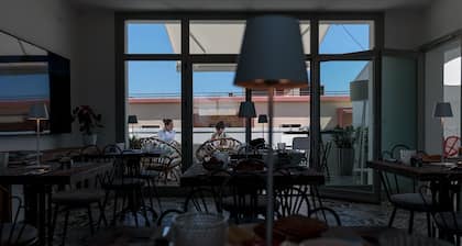CasAunoE Boutique Hotel