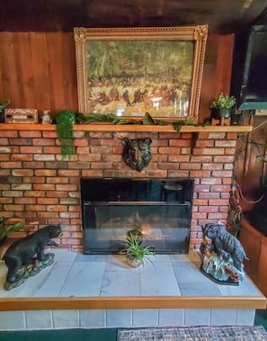 Interior - Unique and charming, exquisitely themed Log Cabin (Hamilton)