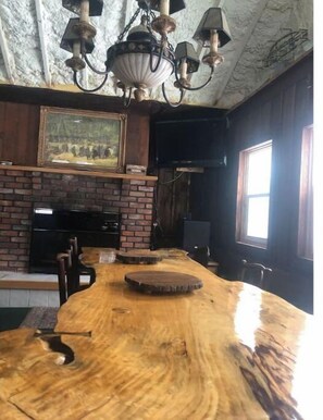 Dining - Unique and charming, exquisitely themed Log Cabin (Hamilton)