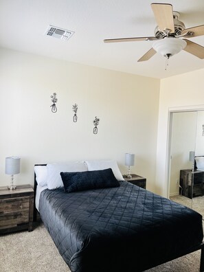 6 Schlafzimmer, Bügeleisen/Bügelbrett, kostenloses WLAN, Bettwäsche