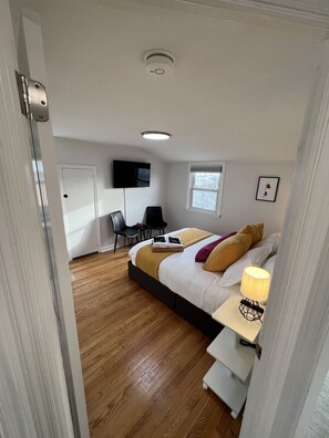 2 bedrooms, in-room safe, desk, iron/ironing board