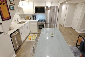 Fridge, microwave, oven, stovetop - Sherman Circle - Close to Metro & Family Friendly (Washington)