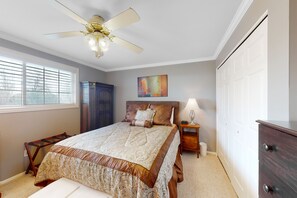 3 bedrooms, iron/ironing board, internet, bed sheets - Dog-friendly home with upper/lower decks, fireplaces, grill, & great location (Colorado Springs)