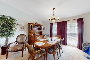 Dining - Dog-friendly home with upper/lower decks, fireplaces, grill, & great location (Colorado Springs)