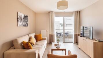 Departamento | Área de sala de estar | Televisión de 80 cm con canales por cable