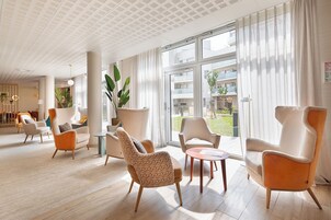 Área de estar no saguão