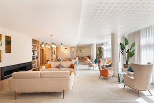 Área de estar no saguão