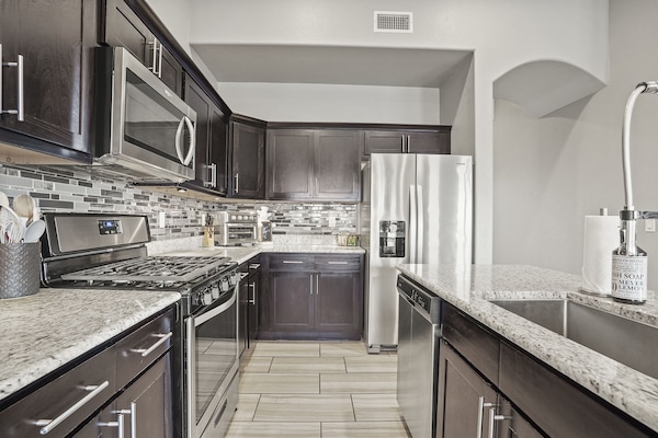 Microondas, horno, placa de cocina, lavavajillas