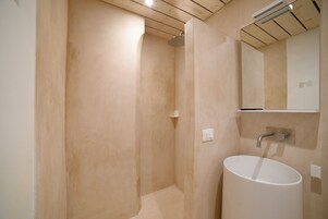 Superior Oda, 1 En Büyük (King) Boy Yatak, Özel Banyo, Zemin Kat | Banyo | Ücretsiz banyo/kozmetik ürünleri, saç kurutma makinesi, bornoz, terlik