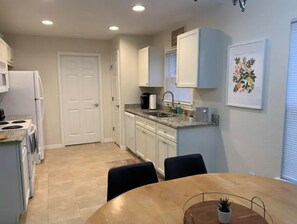 Private kitchen - Spacious 3 Bed, 2 Bath Home Near Legoland (Winter Haven)