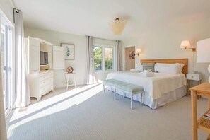 3 bedrooms, desk, iron/ironing board, WiFi