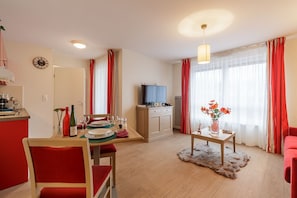 Apartment | Wohnzimmer | 32-Zoll-Fernseher mit Digitalempfang