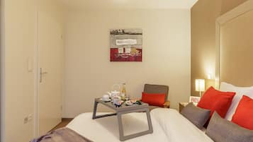 Daily continental breakfast (EUR 8 per person)